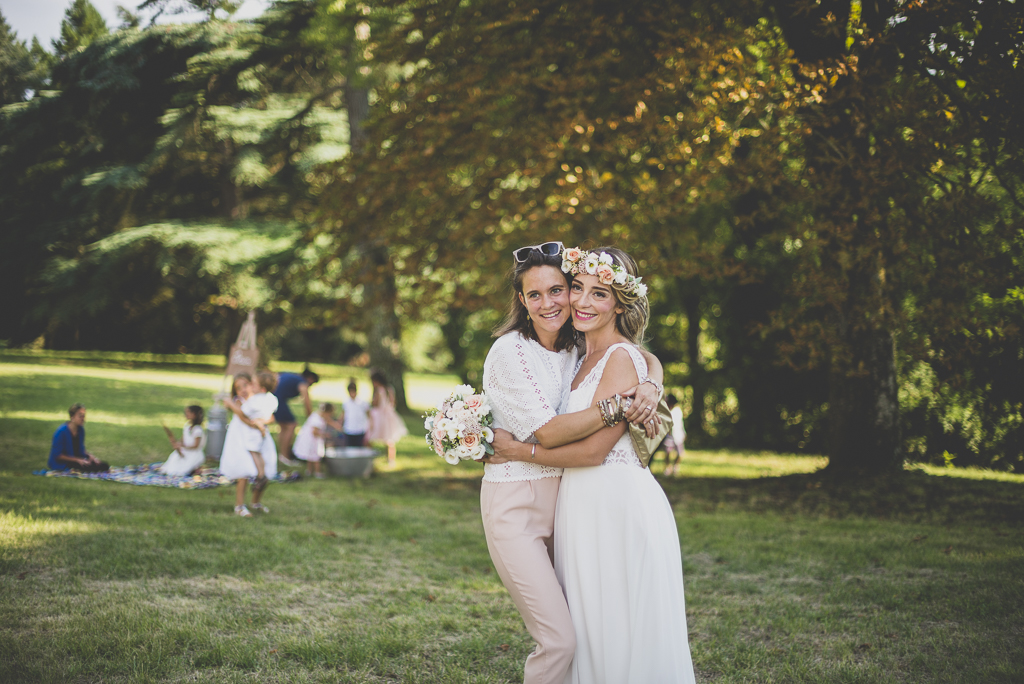 Wedding Photography Toulouse -bride and friend - Wedding Photographer