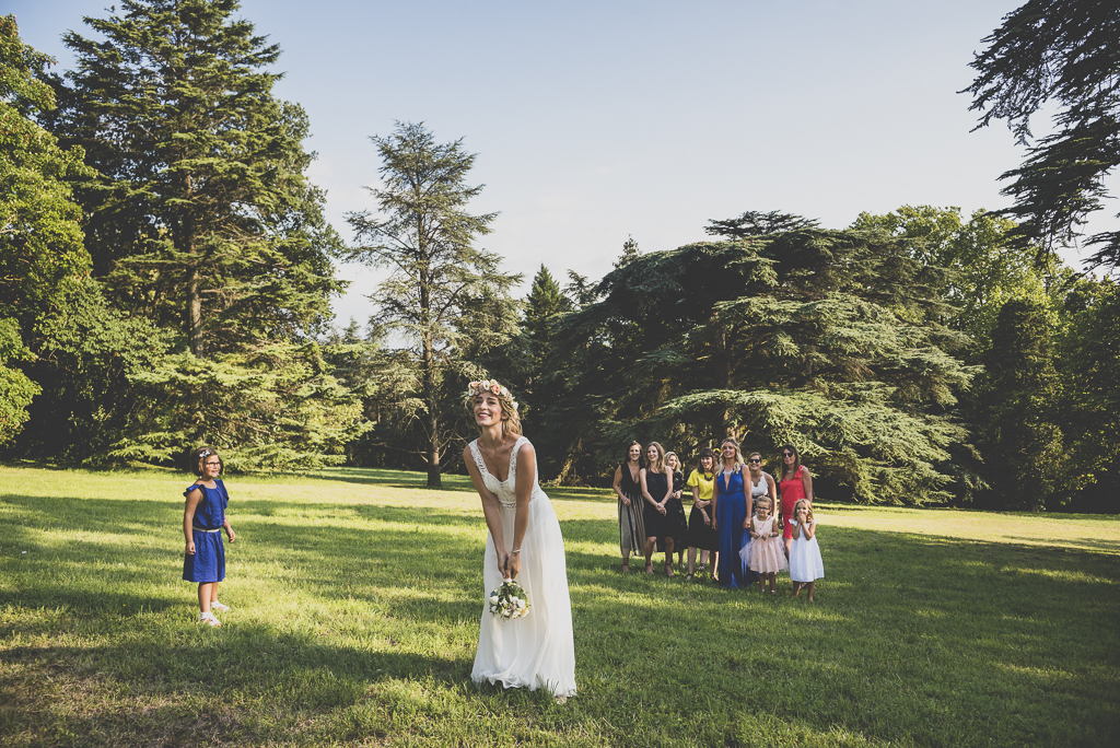 Reportage mariage Toulouse - jeté du bouquet - Photographe mariage