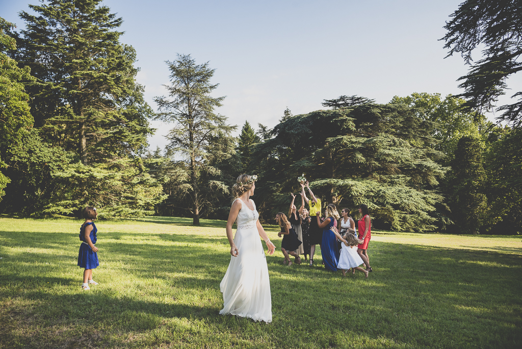 Reportage mariage Toulouse - jeté du bouquet - Photographe mariage