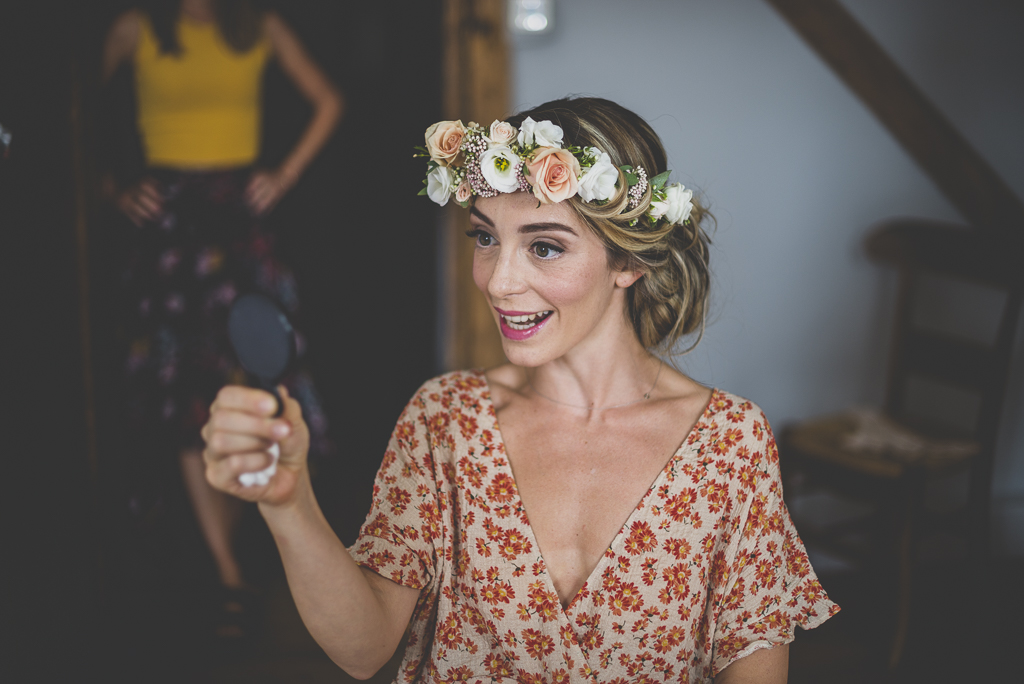 Wedding Photography Toulouse - bride sees her make-up in mirror - Wedding Photographer