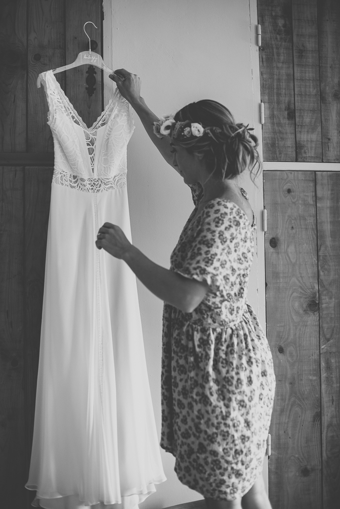 Wedding Photography Toulouse - bride putting on her dress - Wedding Photographer