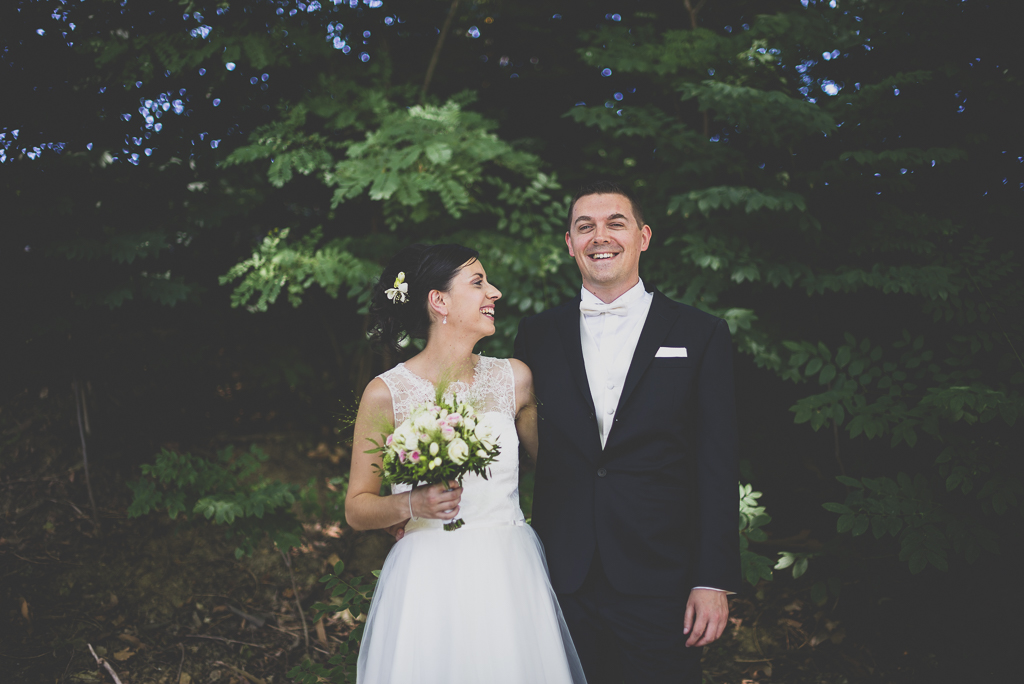 Mariage Toulouse - portrait de couple qui rit - Photographe mariage Toulouse