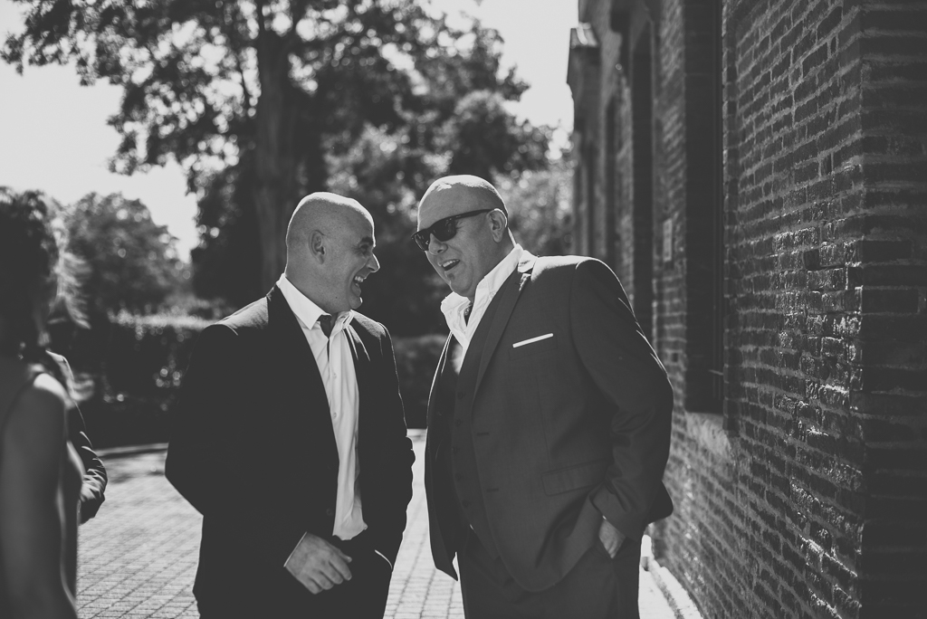 Mariage Toulouse - invités devant la mairie - Photographe mariage Toulouse