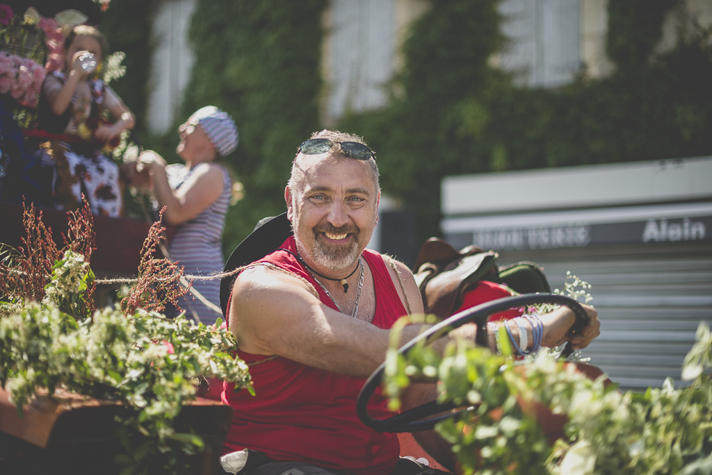 Fete des fleurs Cazeres 2018 - conducteur de char - Photographe Haute-Garonne