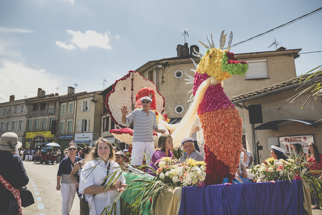 Fete des fleurs Cazeres 2018 - char fleuri hippocampe - Photographe Haute-Garonne