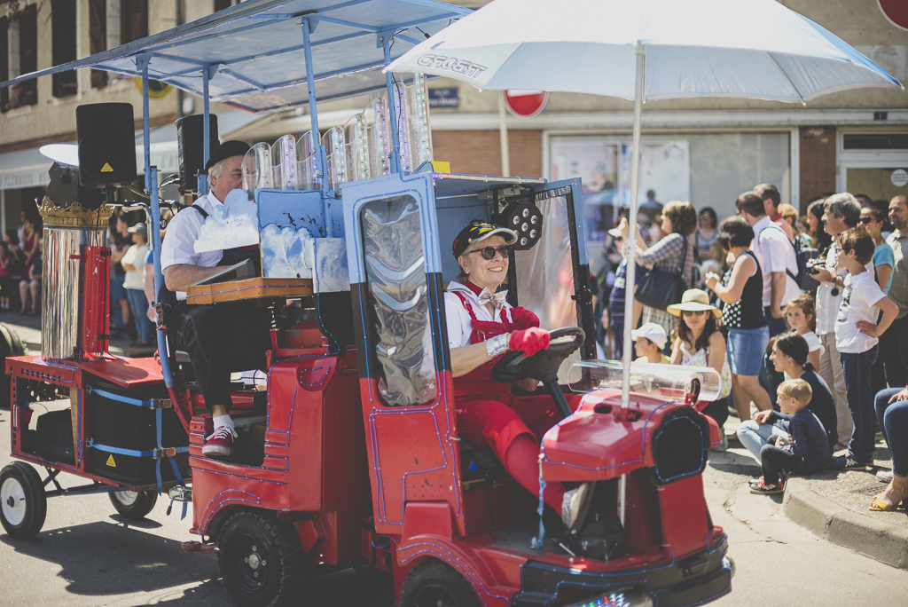 Fete des fleurs Cazeres 2018 - voiture piano - Photographe Haute-Garonne