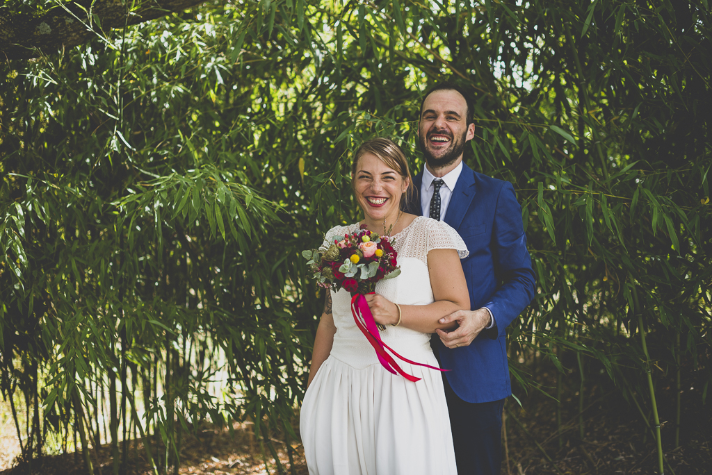 Reportage mariage Haute-Garonne - portraits des mariés devan bamboo - Photographe mariage