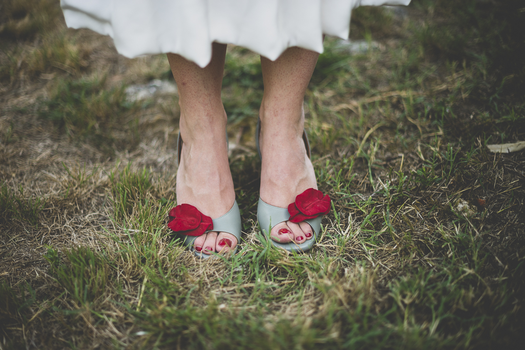 Reportage mariage Haute-Garonne - chaussures de la mariée - Photographe mariage