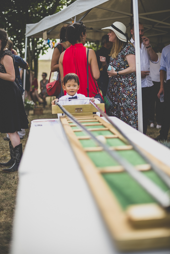 Reportage mariage Haute-Garonne - petit garçon et jeu en bois - Photographe mariage