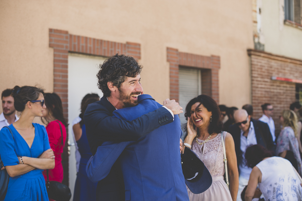 Reportage mariage Haute-Garonne - retrouvailles avec invités - Photographe mariage