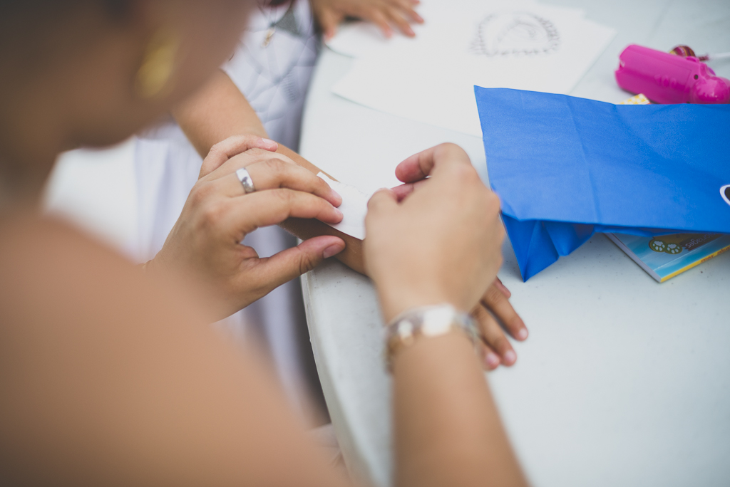 Reportage mariage Haute-Garonne - atelier tatouage - Photographe mariage