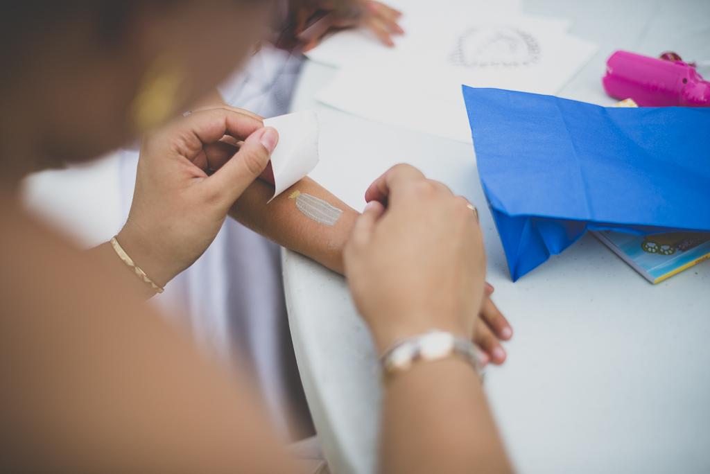 Reportage mariage Haute-Garonne - atelier tatouage - Photographe mariage