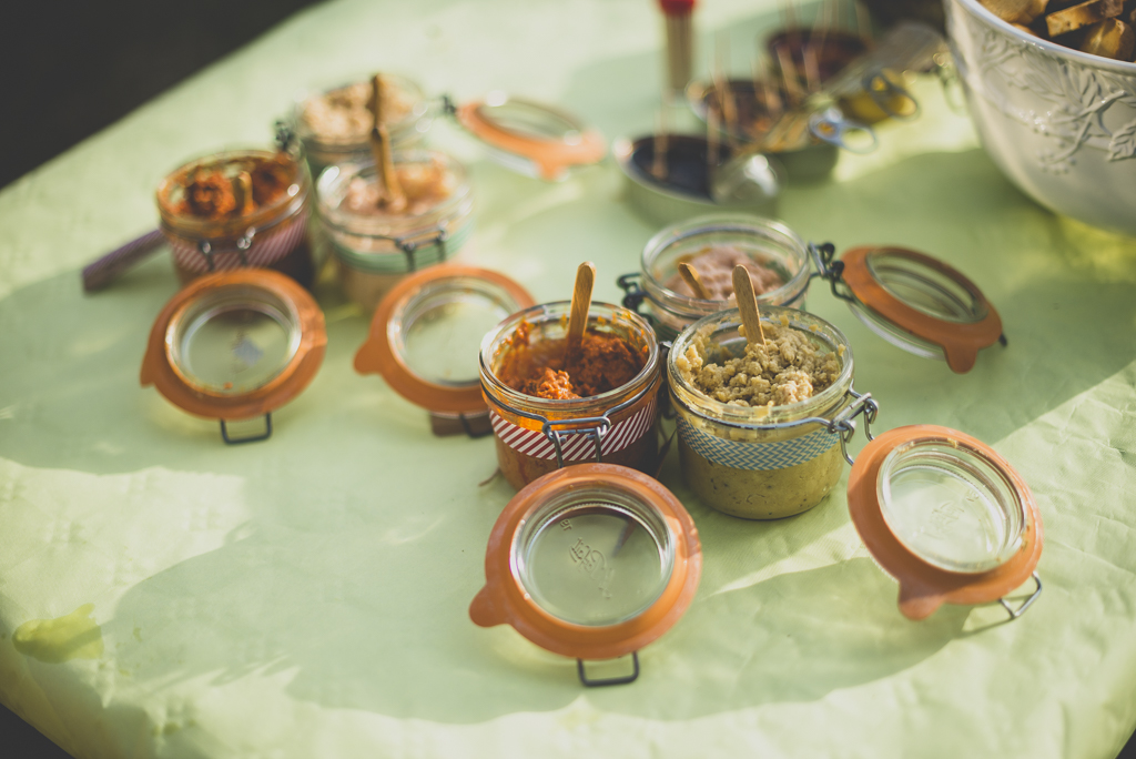 Reportage mariage Haute-Garonne - terrines sur table - Photographe mariage