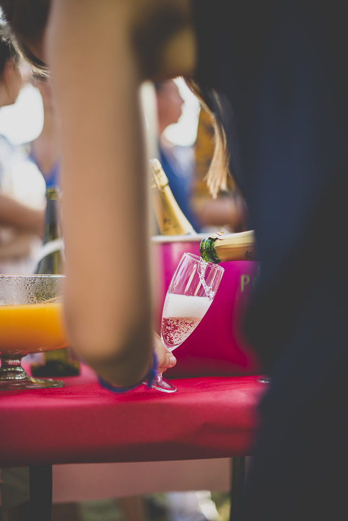 Reportage mariage Haute-Garonne - service du champagne - Photographe mariage