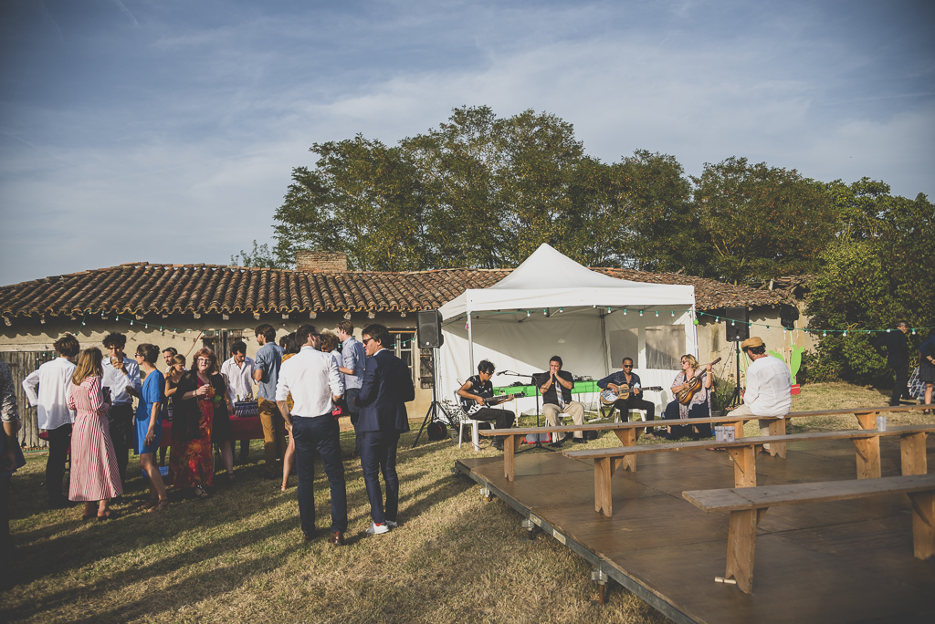 Reportage mariage Haute-Garonne - groupe de musique et vin d'honneur - Photographe mariage