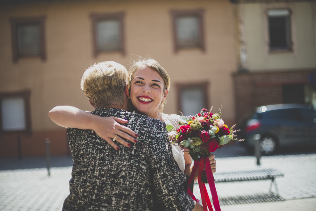 Reportage mariage Haute-Garonne - mariée retrouve sa maman - Photographe mariage