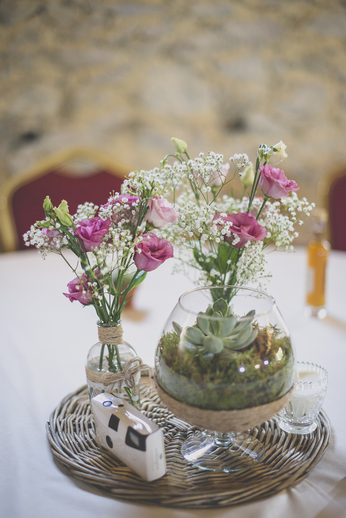 Reportage mariage Haute-Garonne - fleurs et décoration sur table - Photographe mariage Saint-Gaudens