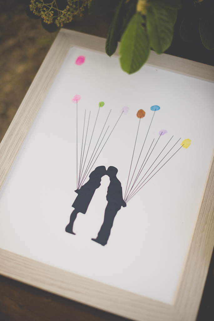 Wedding Photography Haute-Garonne - dessin avec empreintes colorées de doigts - Wedding Photographer Saint-Gaudens