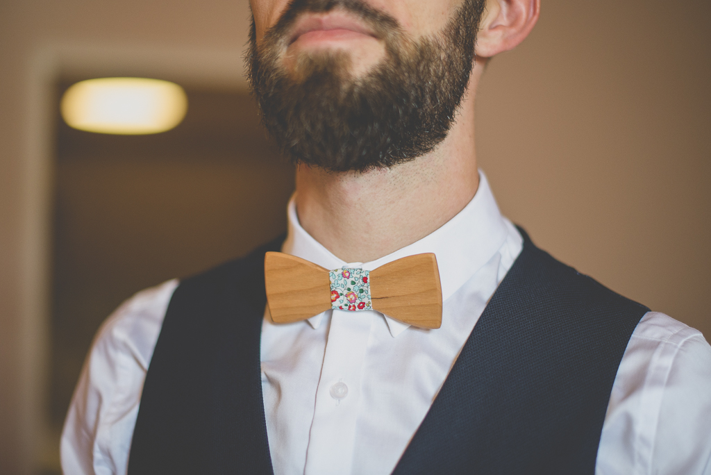 Wedding Photography Haute-Garonne - noeud papillon en bois - Wedding Photographer Saint-Gaudens