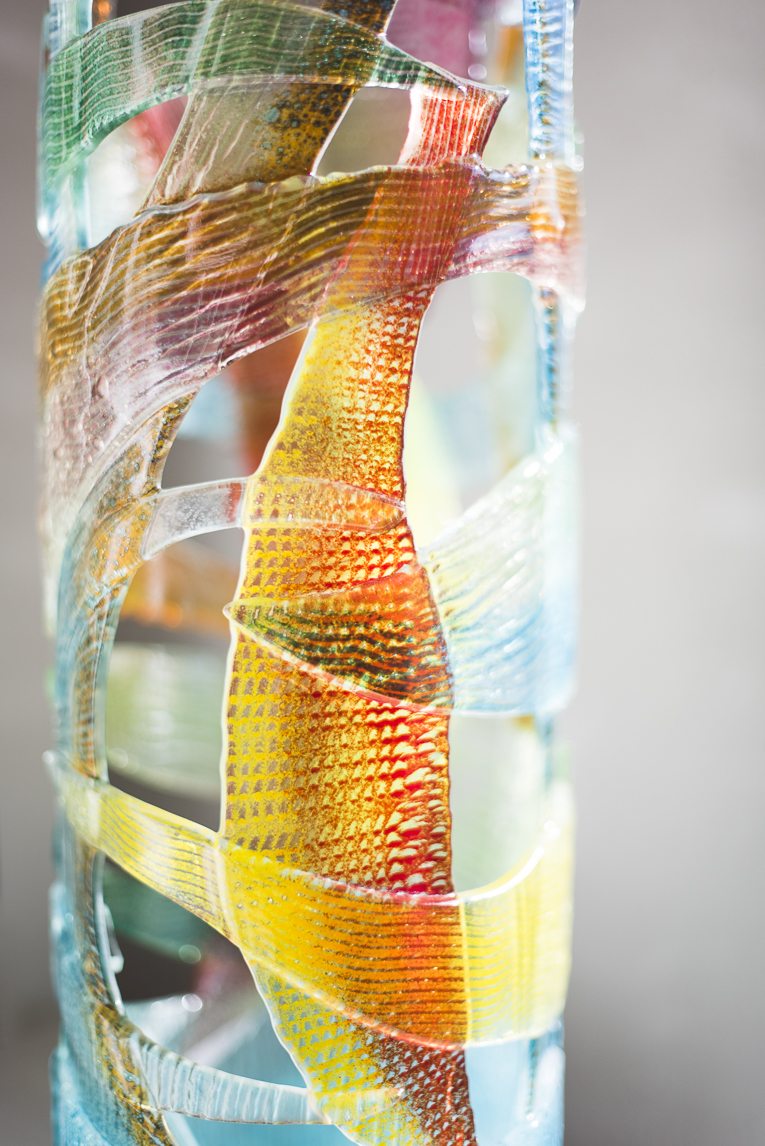 Séance photo chambres d'hôtes Ariège - sculpture colorée en verre - Photographe B&B