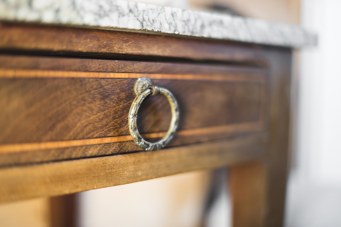 Séance photo chambres d'hôtes Ariège - détail commode - Photographe B&B