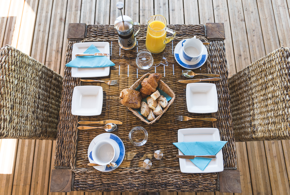 Photo-shoot B&B Ariège - table de petit déjeuner - Photographer B&B