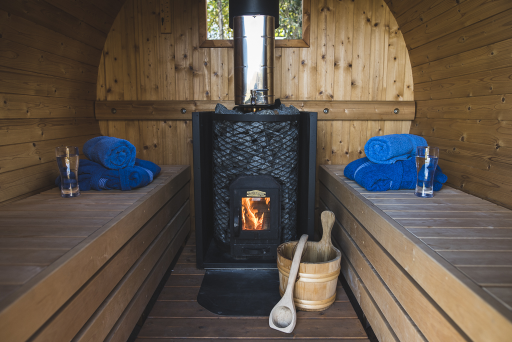 Séance photo chambres d'hôtes Ariège - sauna avec feu de bois - Photographe B&B