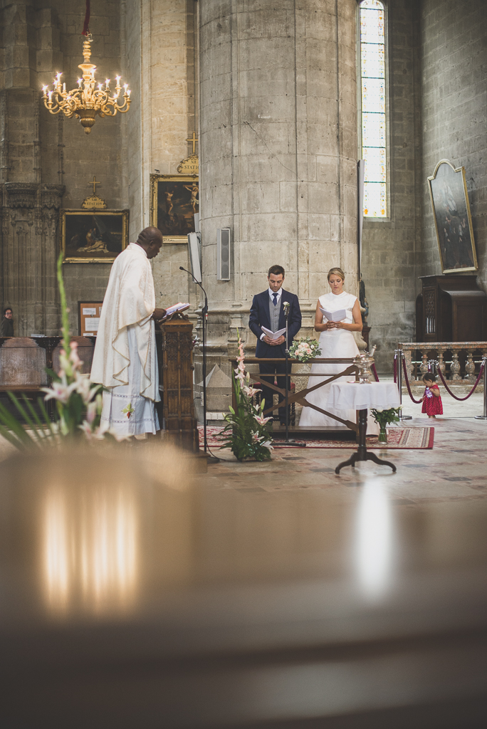 Reportage mariage Auch - Cérémonie religieuse - prière - Photographe mariage Gers