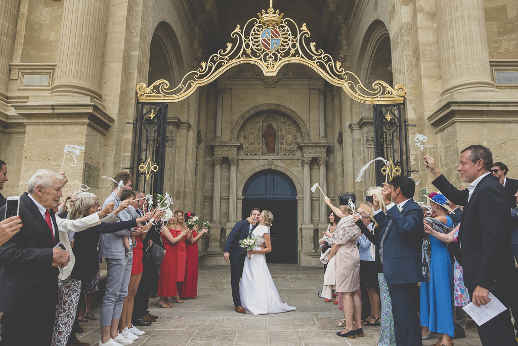 Reportage mariage Auch - Sortie d'église des mariés - Photographe mariage Gers