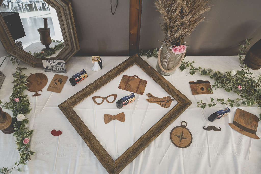 Reportage mariage automne Saint-Gaudens - décoration table photobooth - Photographe Saint-Gaudens