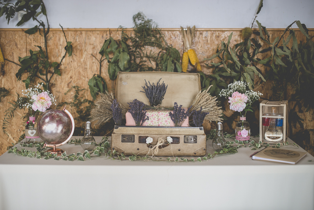 Reportage mariage automne Saint-Gaudens - décoration table du livre d'or - Photographe Saint-Gaudens