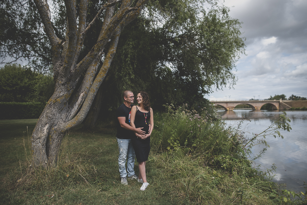 Pregnancy photoshoot Cazères by the Garonne river - Photographer Haute-Garonne