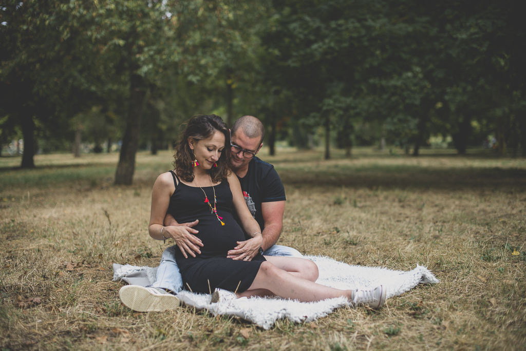 Séance photo grossesse parc boisé - Photographe Haute-Garonne